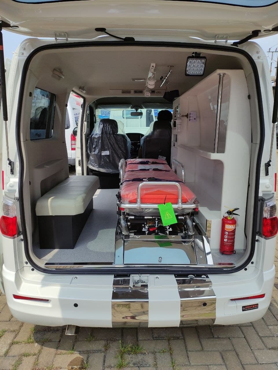 Daihatsu Luxio Ambulance 2