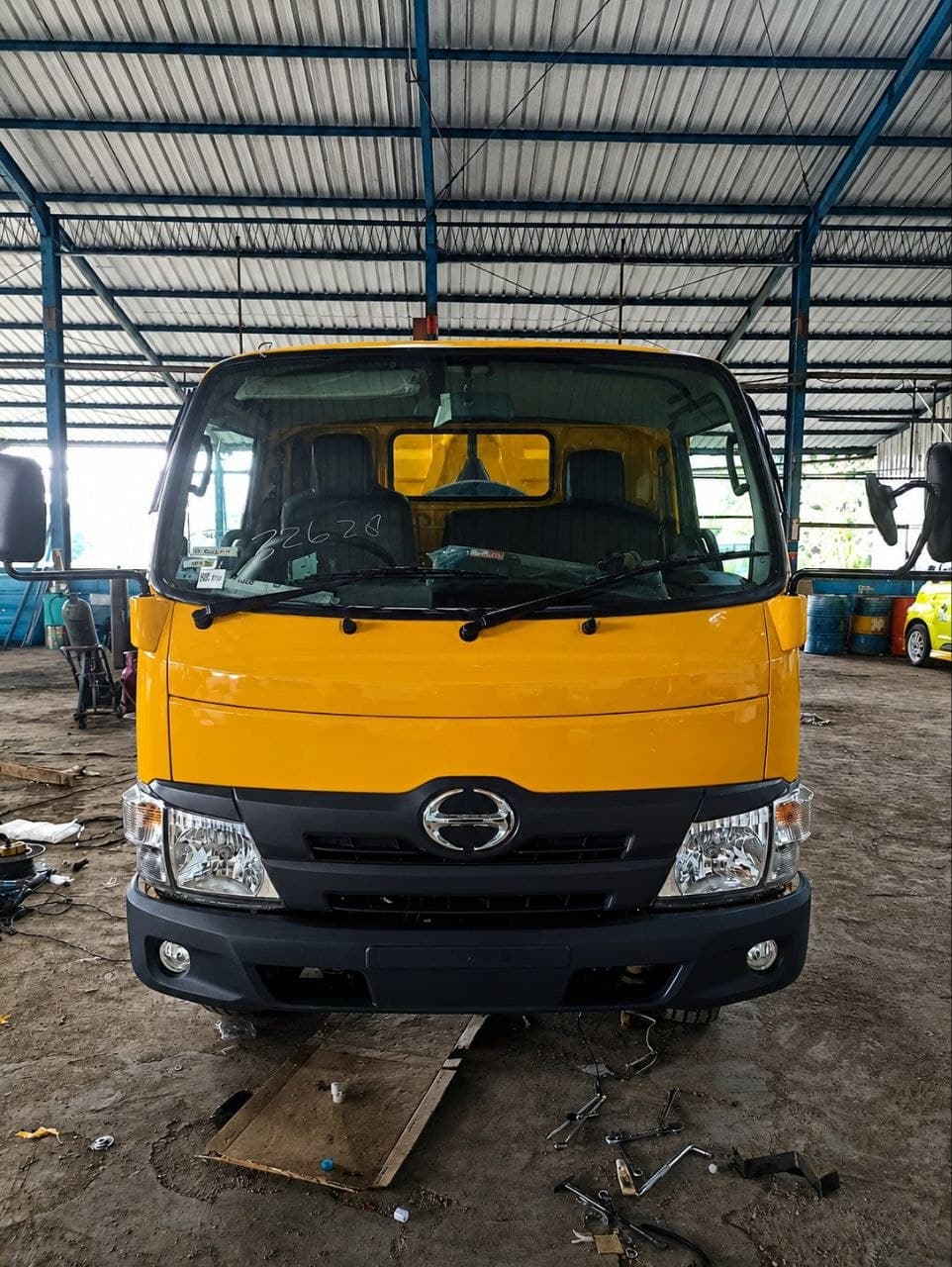 Hino Arm Roll - Dinas Lingkungan Hidup Kota Bogor 1