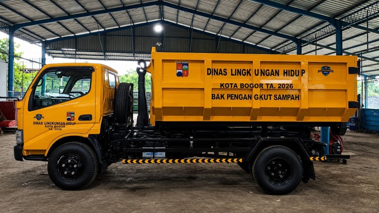 Hino Arm Roll - Dinas Lingkungan Hidup Kota Bogor 2